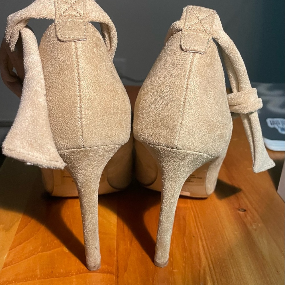 Beige Pumps - image 7